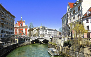 https://pixabay.com/photos/canal-ljubljana-river-bridge-642872/