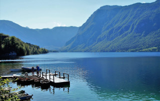 https://pixabay.com/photos/lake-bohinj-bohinj-water-sports-2554799/